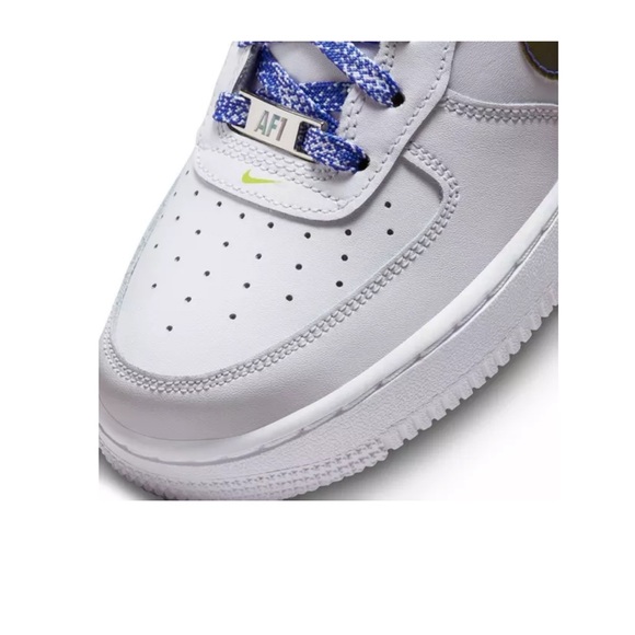 Nike LV8 - Picture 6 of 13